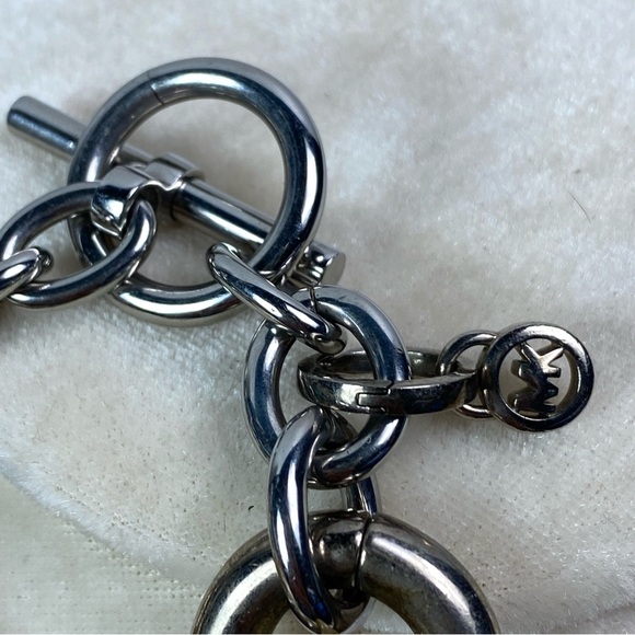 Michael Kors Silver Tortoise Shell Zirconia Chunky Link Toggle Chain Bracelet - Picture 3 of 6